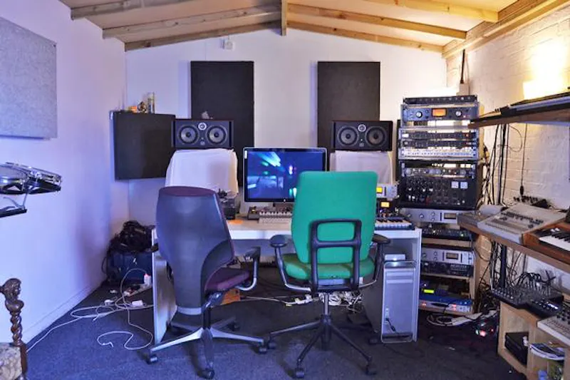 Haggerston flat and music studio, F1071 (photo 14)