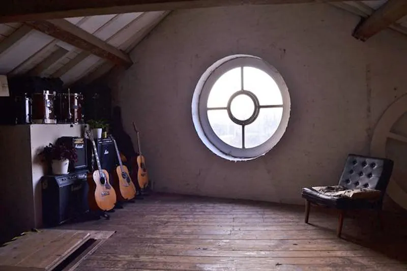 Attic at Haggerston flat and music studio, F1071 (photo 20)