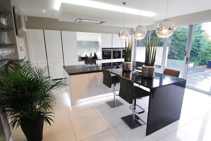 Glass at Luxurious Leeds house, D2209 (photo 23)