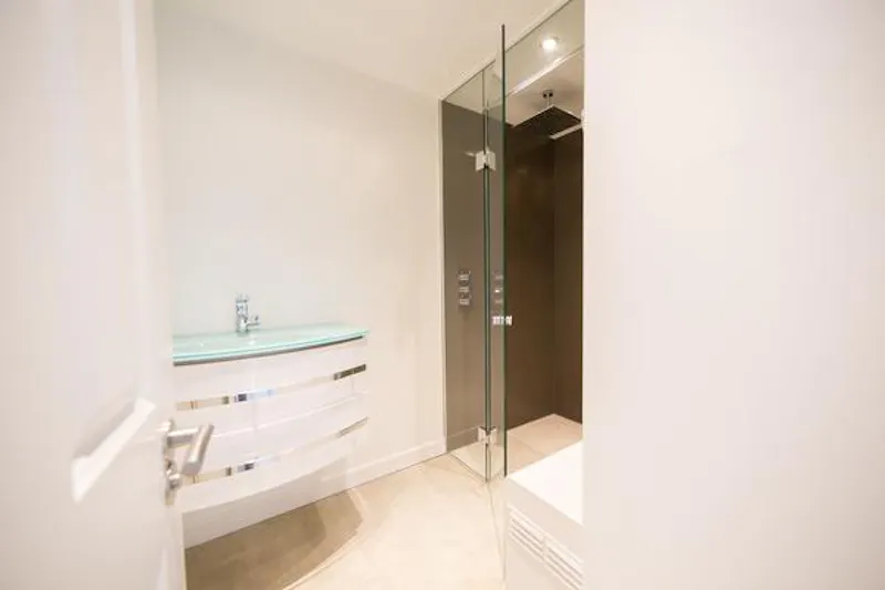 Bathroom at Spacious Chelsea townhouse, A1375 (photo 29)