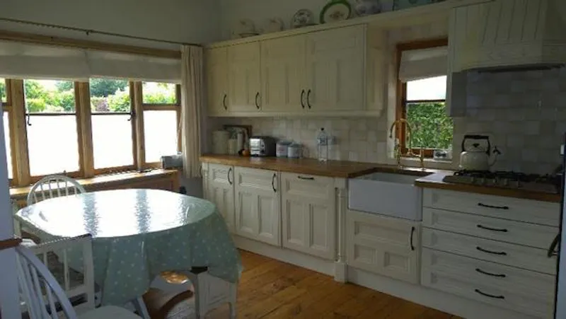 Dining room at Billericay family house, B1663 (photo 2)
