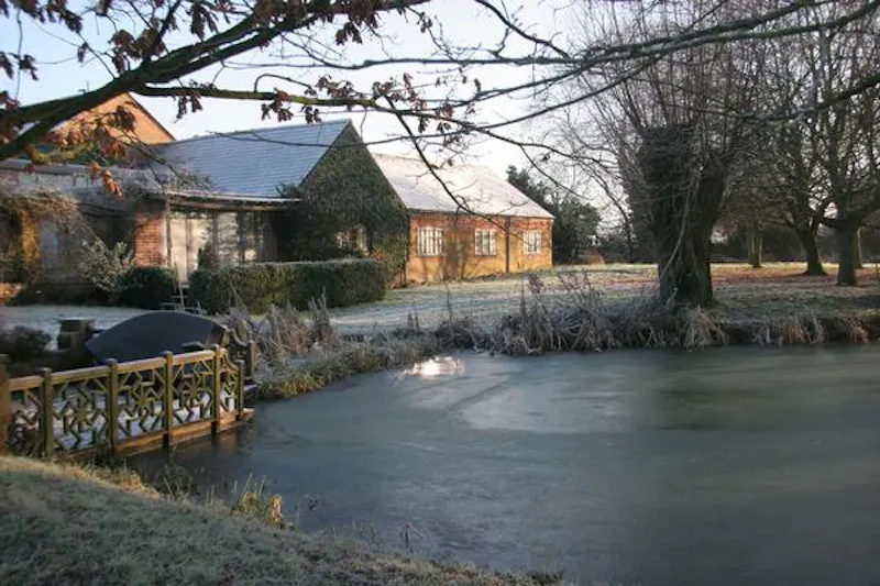 Lake at Film location L655 in Warwickshire (photo 6)