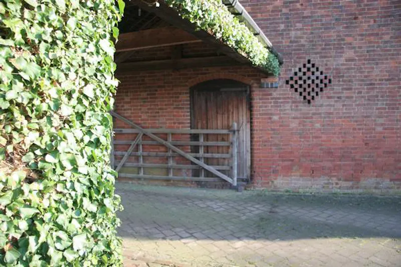 Gate at Film location L655 in Warwickshire (photo 14)