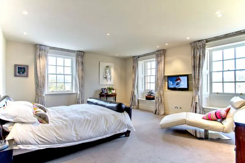 Bedroom at Pretty Guildford Georgian house, A1376 (photo 21)