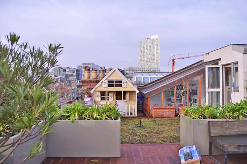 Shed at Spitalfields roof terrace, Q102 (photo 4)