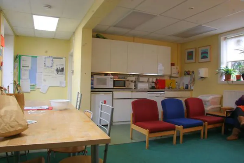 Kitchen at Film location J213 in London (photo 6)