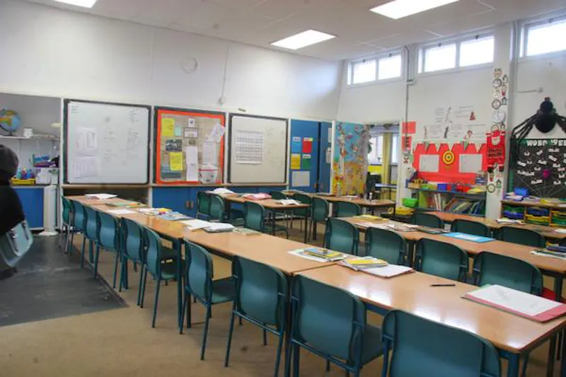 Classroom at Film location J213 in London (photo 23)