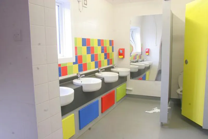 Bathroom at Film location J213 in London (photo 40)