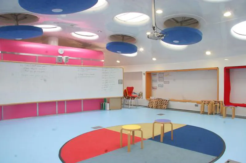 Boardroom at Film location J213 in London (photo 51)