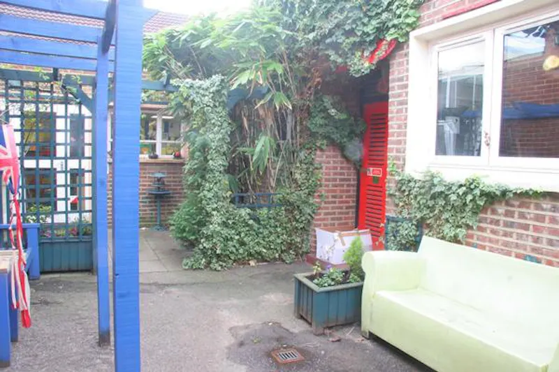 Film location J213 in London (photo 56)