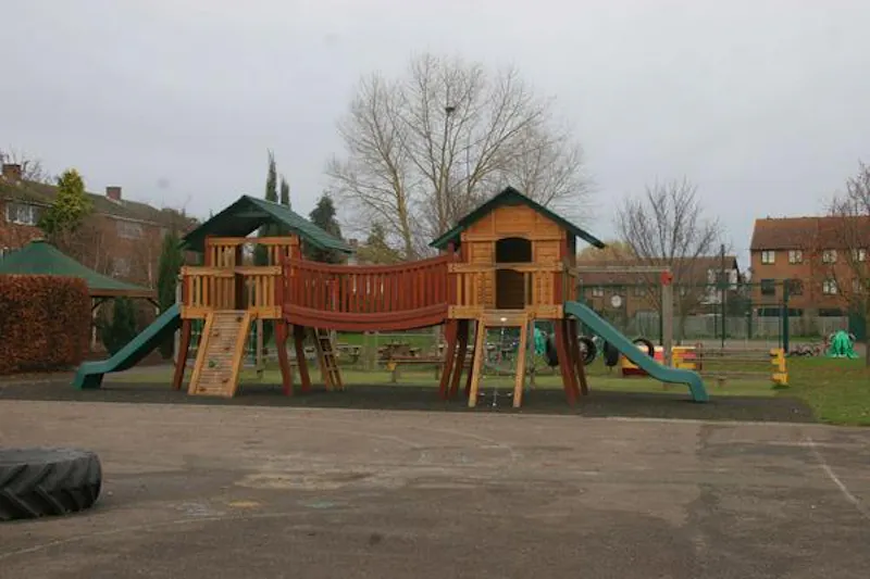 Summer house at Film location J213 in London (photo 61)