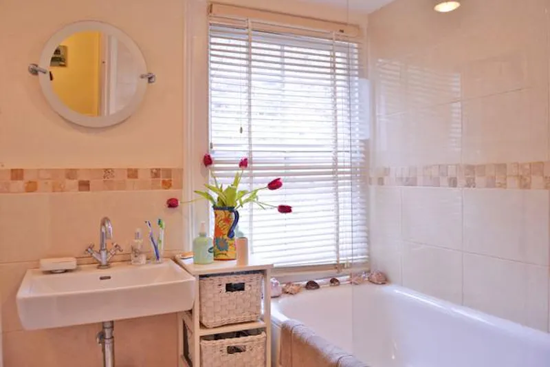 Bathroom at Brixton terraced house, B1666 (photo 10)