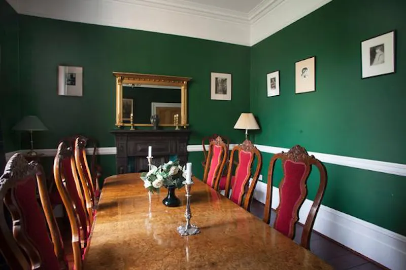 Dining room at Elegant Ealing house, B1667 (photo 4)