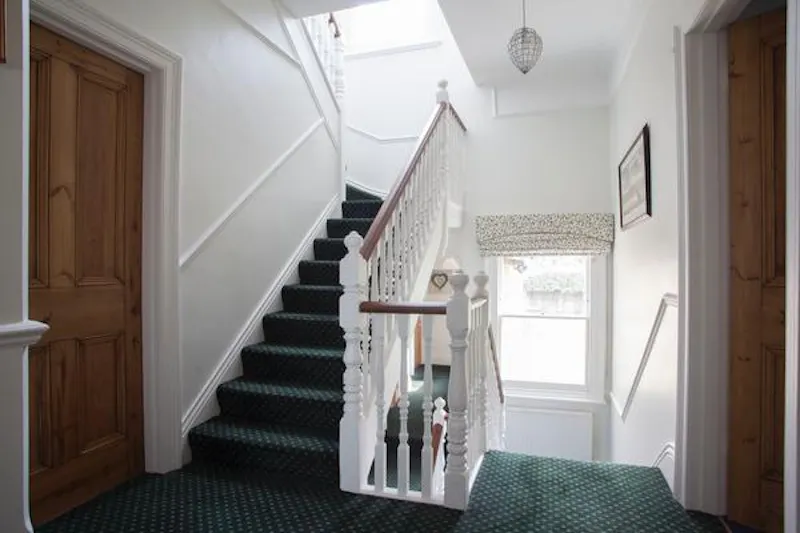 Staircase at Elegant Ealing house, B1667 (photo 6)