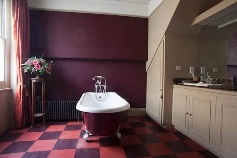 Bathroom at Elegant Ealing house, B1667 (photo 8)
