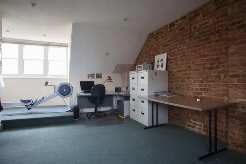 Exposed brick at Elegant Ealing house, B1667 (photo 10)