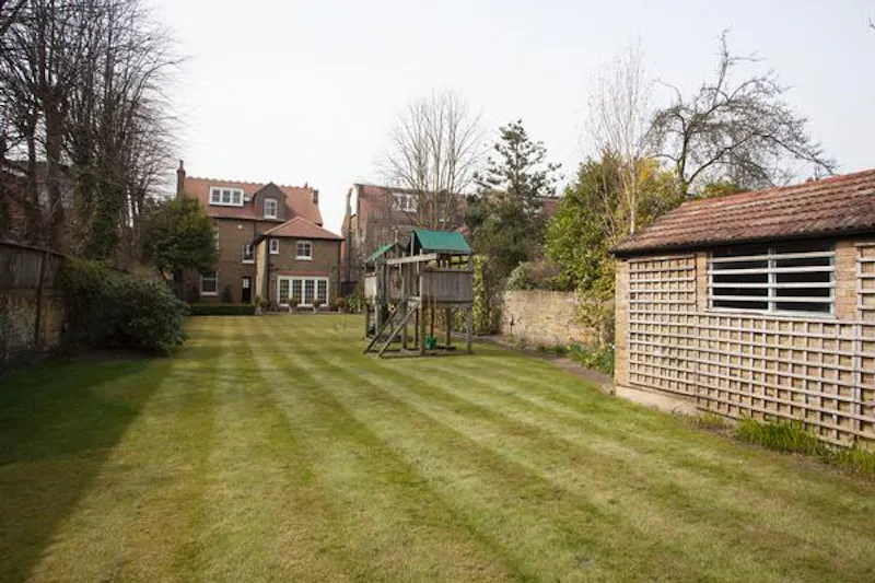 Shed at Elegant Ealing house, B1667 (photo 12)