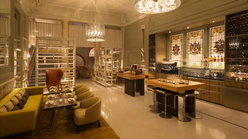 Opulent City hotel, R795 (photo 5)
