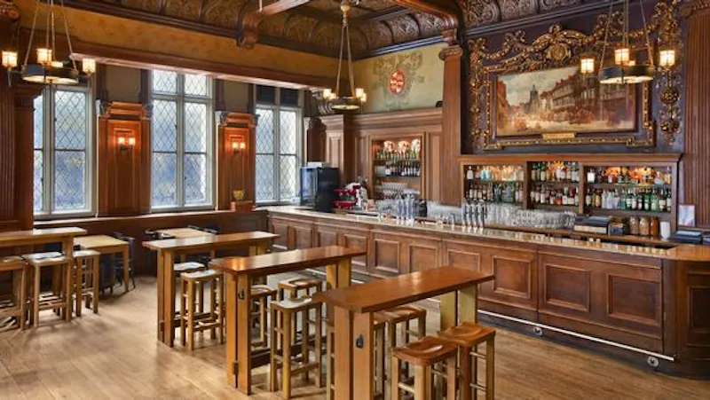 Bar at Opulent City hotel, R795 (photo 7)