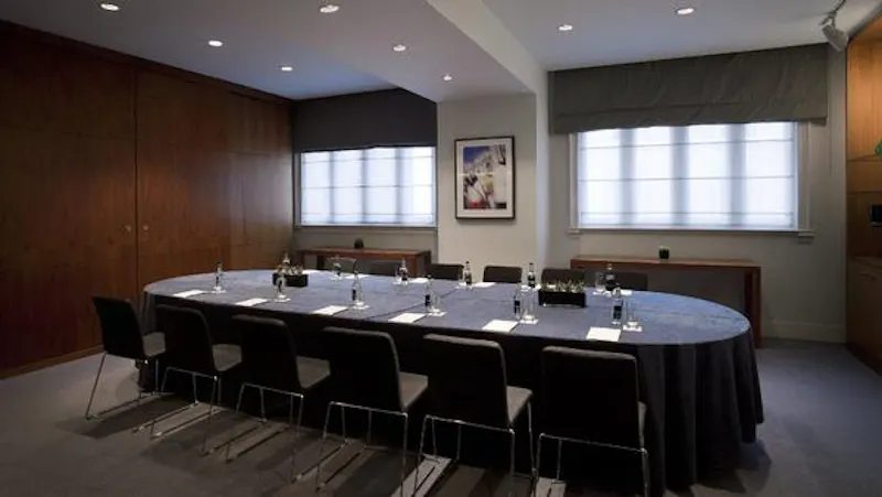 Boardroom at Opulent City hotel, R795 (photo 12)