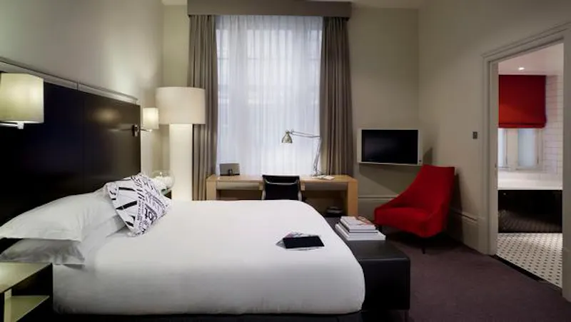 Bedroom at Opulent City hotel, R795 (photo 13)