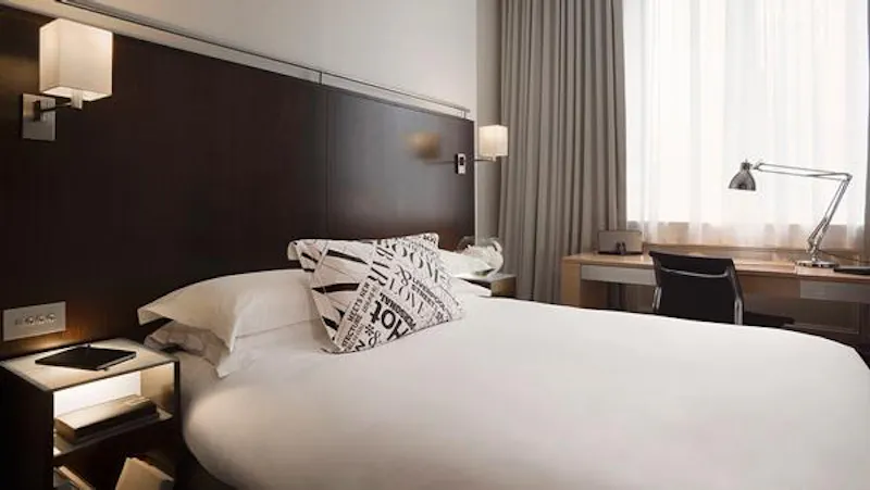 Opulent City hotel, R795 (photo 14)