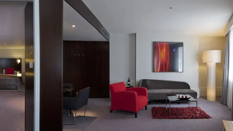 Opulent City hotel, R795 (photo 17)