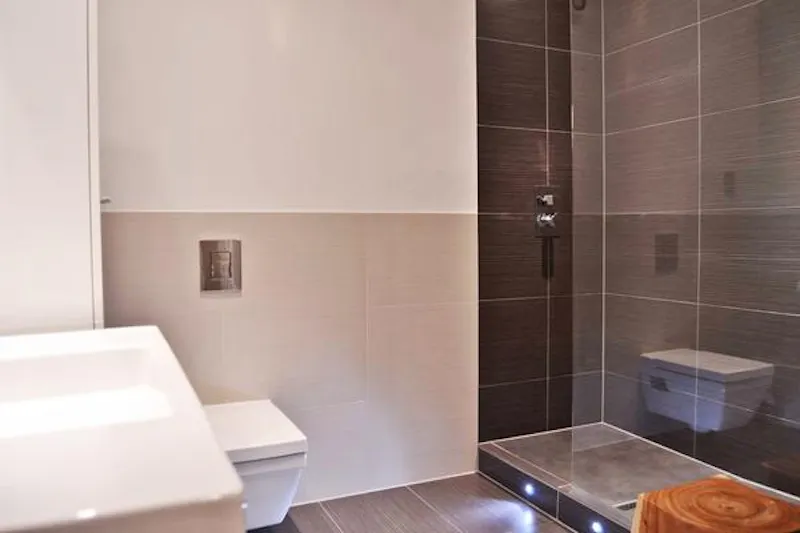 Bathroom at Smart St John's Wood apartment, F1075 (photo 14)