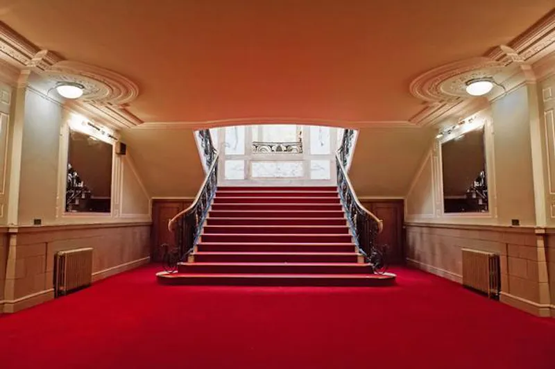 Staircase at Opulent Bayswater ballroom, Q105 (photo 2)