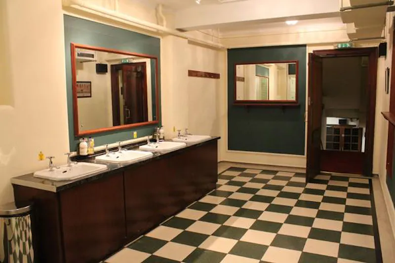 Opulent Bayswater ballroom, Q105 (photo 31)