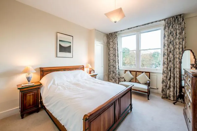 Bedroom at Hurlingham mansion flat, F1076 (photo 7)