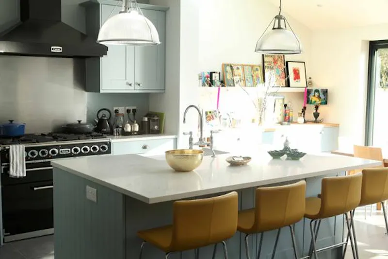 Kitchen at Film location D2210 in London (photo 2)