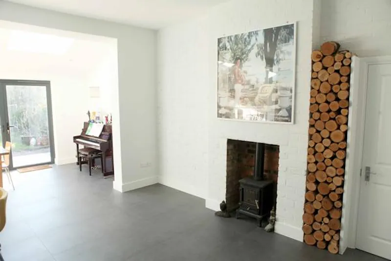 Fireplace at Film location D2210 in London (photo 6)