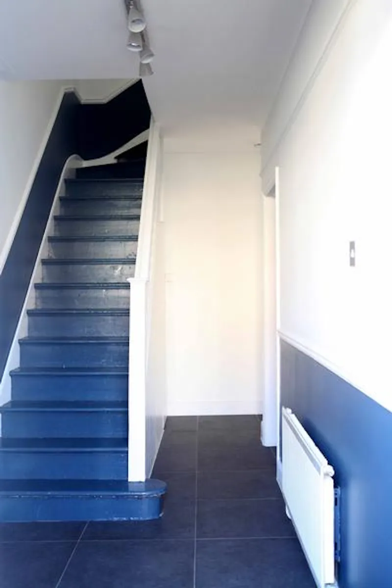 Entrance hall at Film location D2210 in London (photo 25)