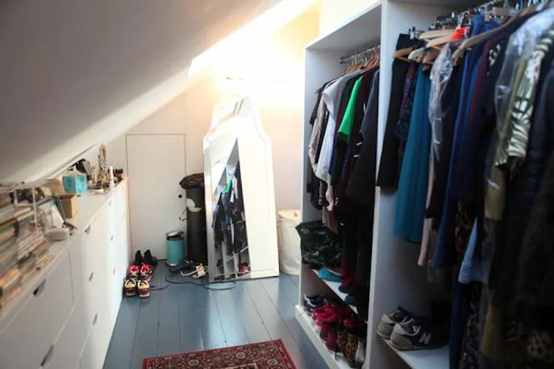 Dressing room at Film location D2210 in London (photo 32)