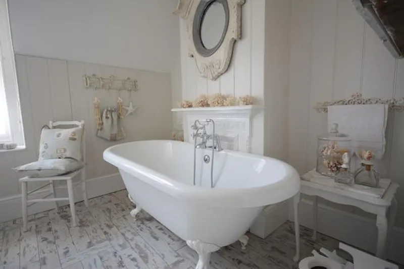 Bath - rolltop at Norwood location house, B1669 (photo 21)