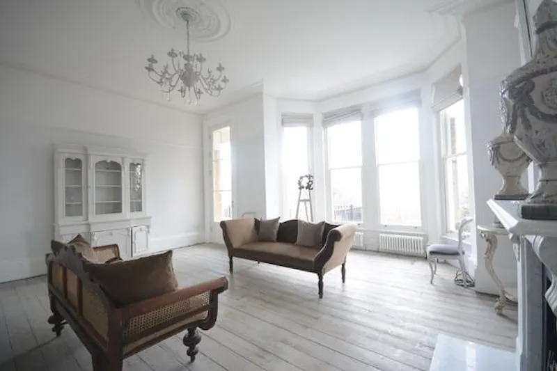 Sitting room at Norwood location house, B1669 (photo 24)