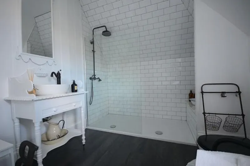 Shower at Norwood location house, B1669 (photo 51)