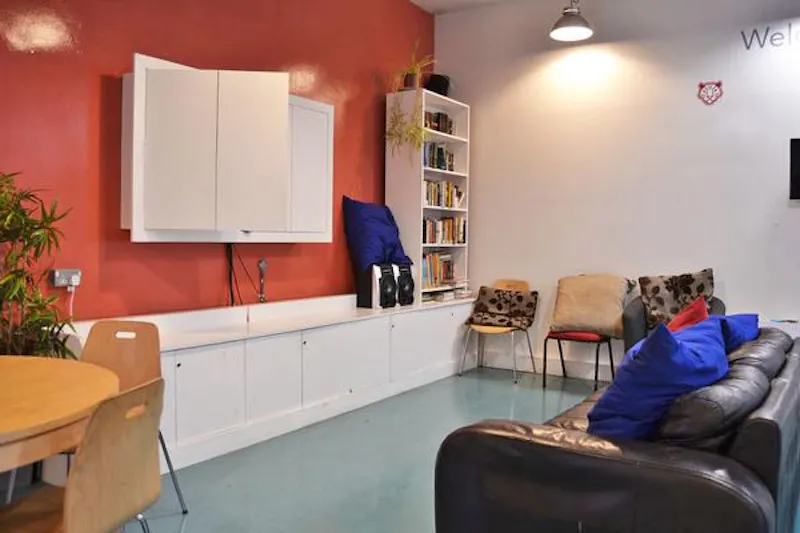 Living Room at Latimer Road sports hall, Q106 (photo 11)