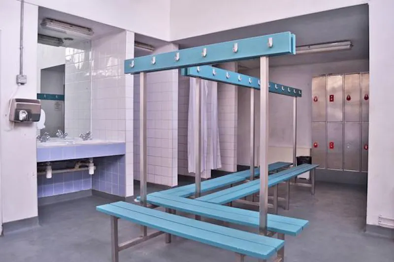 Changing rooms at Latimer Road sports hall, Q106 (photo 22)