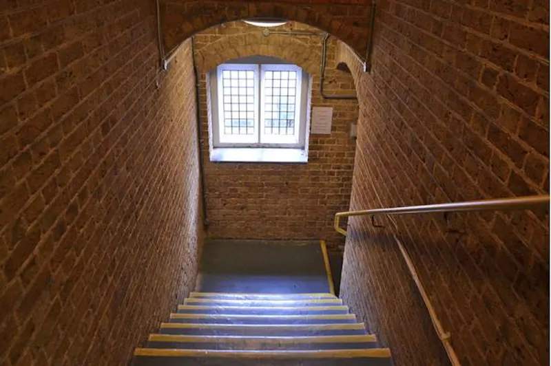 Corridor at Latimer Road sports hall, Q106 (photo 29)