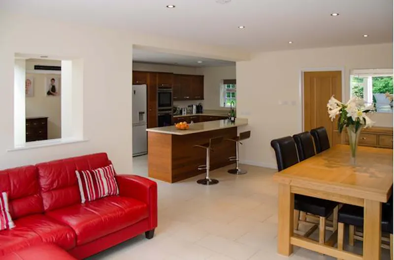 Kitchen at Film location D2211 in Buckinghamshire (photo 3)