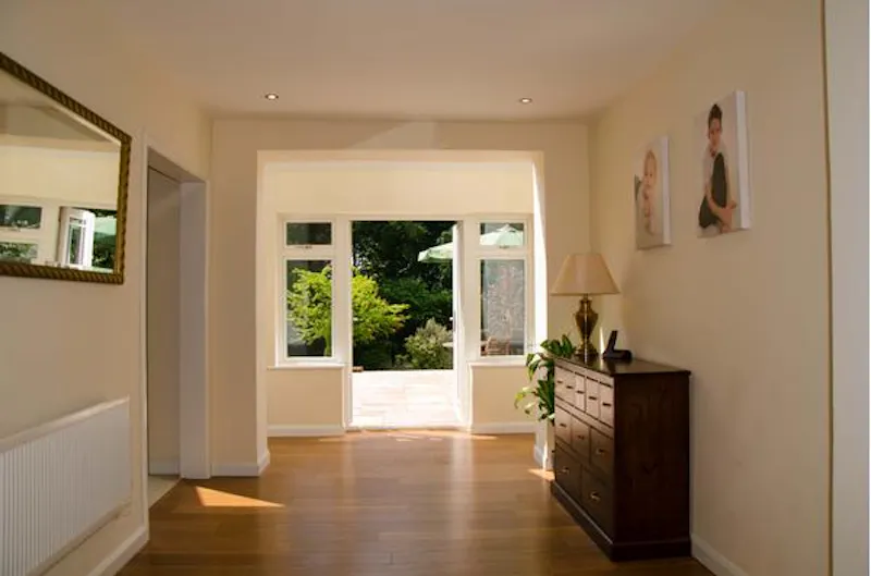 Entrance hall at Film location D2211 in Buckinghamshire (photo 5)