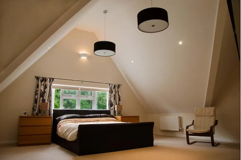 Bedroom at Film location D2211 in Buckinghamshire (photo 6)
