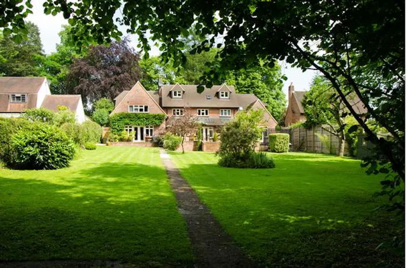 Garden at Film location D2211 in Buckinghamshire (photo 9)