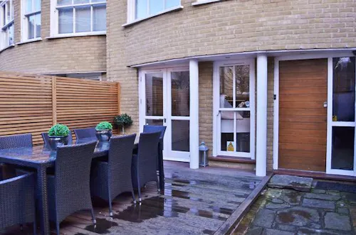 Contemporary Clapham mews, D2214