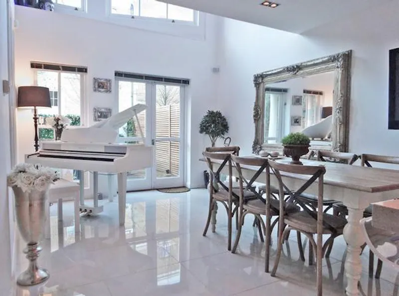Dining room at Contemporary Clapham mews, D2214 (photo 3)