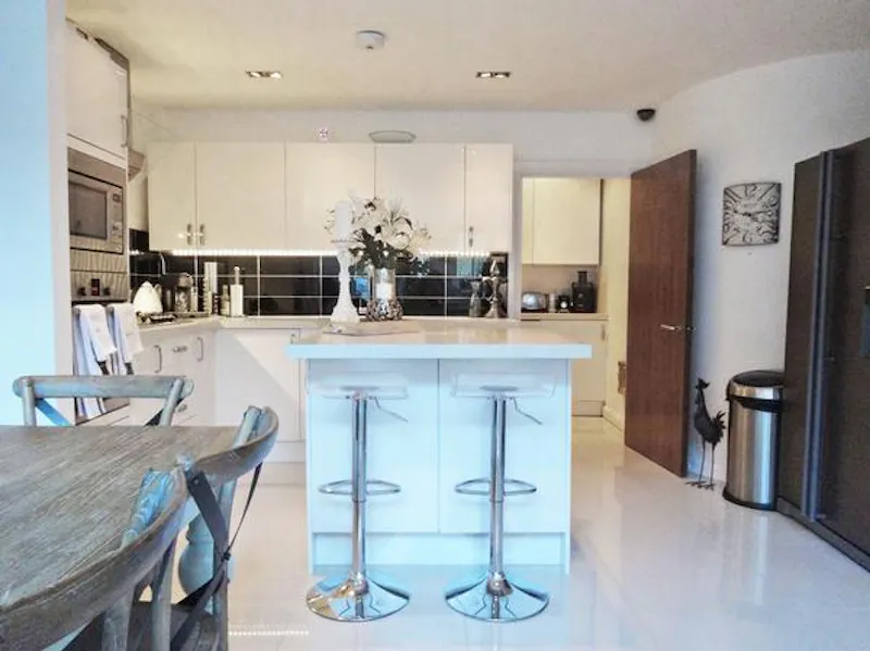 Kitchen at Contemporary Clapham mews, D2214 (photo 5)