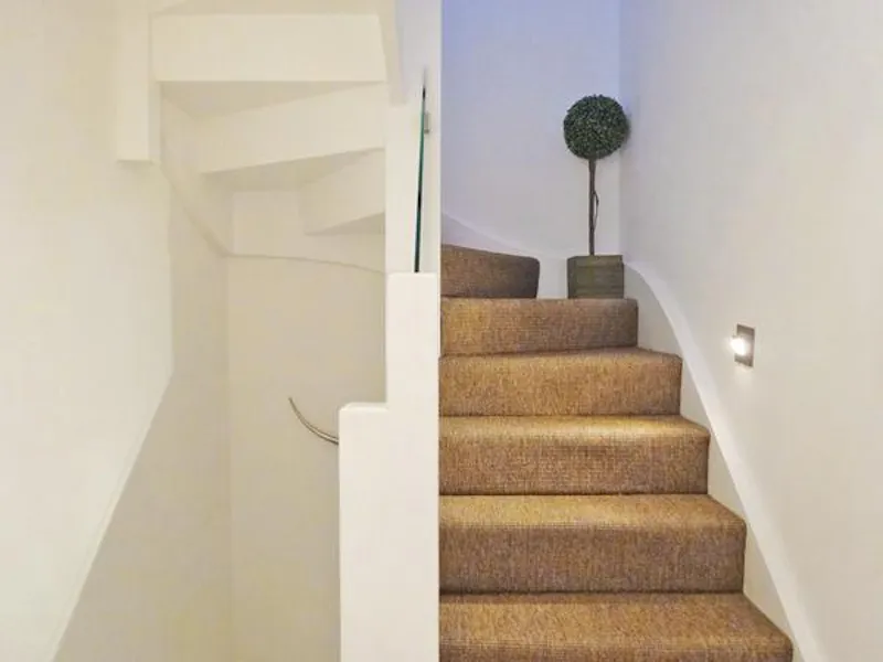 Staircase at Contemporary Clapham mews, D2214 (photo 8)