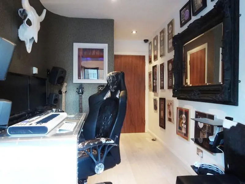 Study at Contemporary Clapham mews, D2214 (photo 15)